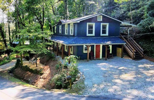 Clayton Cabin | Cute'N Chic 4b/2b Entire House Downtown Clayton GA