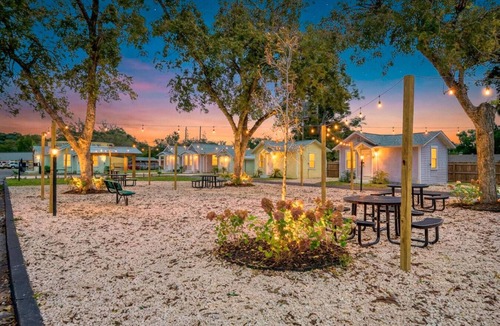 South Pensacola Cottage | Cute small studio near downtown