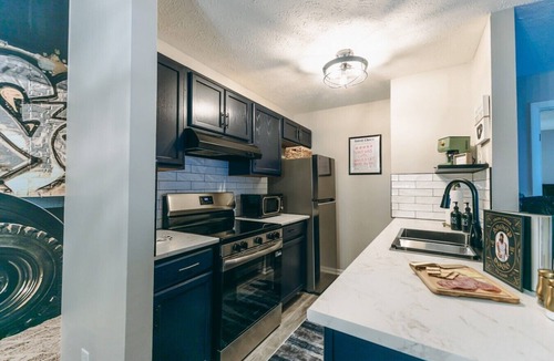 Southgate Apartment | Dakmel Terrace Retreat