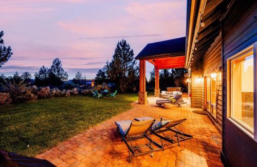 Bend House | Dara Oaks