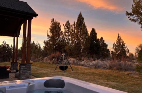 Bend House | Dara Oaks