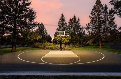 Bend House | Dara Oaks