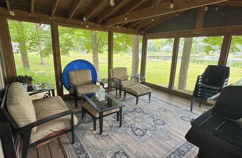 Hesperia Cottage | Darlington Lake Hideaway- Single Level Waterfront Cottage