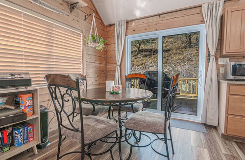 Fort Davis Cabin | Davis Mountains Hideaway-Cactus Flower Cabin
