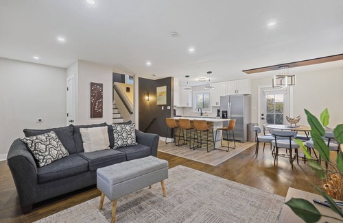 Glendale Heights House | Daydream: Spacious 5BR-2BA- Newly Remodeled!