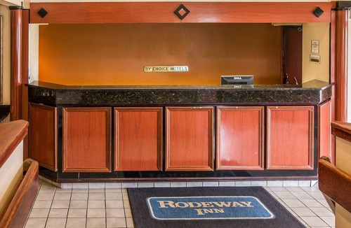 Flint Hotel | Days Inn by Wyndham Flint/Bishop International Airport