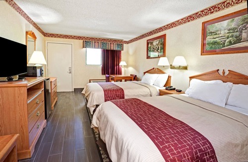 Monroe Hotel | Days Inn & Suites by Wyndham Monroe