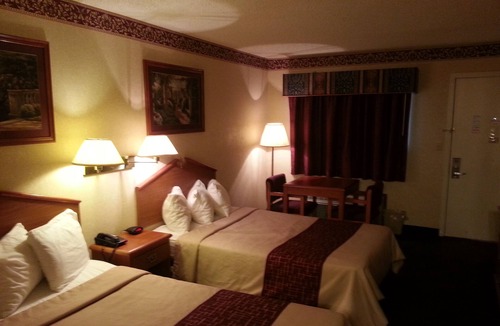 Monroe Hotel | Days Inn & Suites by Wyndham Monroe