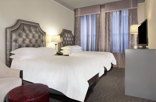 The Loop Hotel | Dazzling Downtown Stay Near Riverwalk & Museums | 4 Amazing Rooms