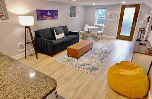 Near Northeast Apartment | DC Beckons Darling Apt Sleeps 4