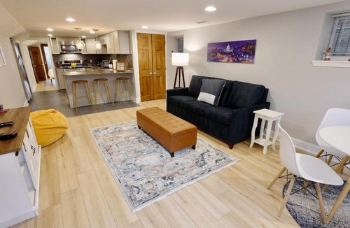 Near Northeast Apartment | DC Beckons Darling Apt Sleeps 4