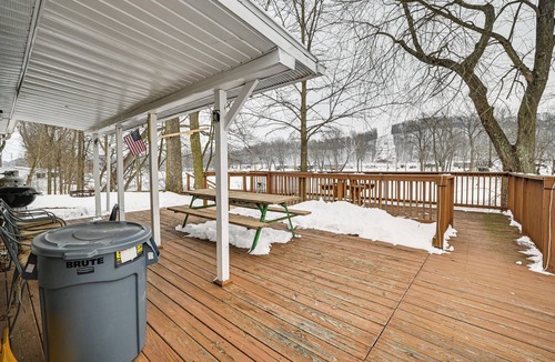 Dresden Cabin | Deck & Fire Pit! Muskingum Fishing Cabin