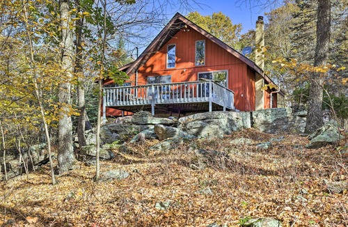 Cresco Cabin | Deck + Forest Views: Secluded Cresco Cabin!