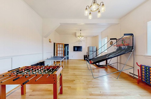 McDowell House | Deck, Views, Games: 10BR Home in Shenandoah Valley