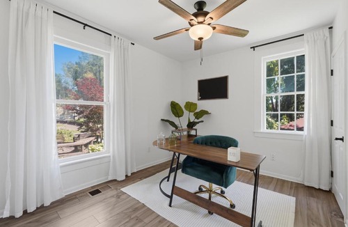 Ypsilanti House | Dedicated Desk - Historic 2BR Ypsilanti Townhome
