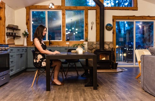 Ashford Cabin | Deer Hideout - King bed/HS WiFi/Hot Tub/Fire Pit