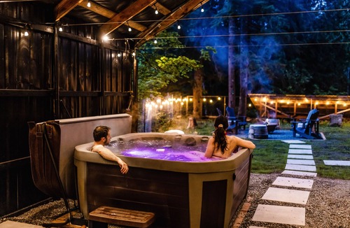 Ashford Cabin | Deer Hideout - King bed/HS WiFi/Hot Tub/Fire Pit
