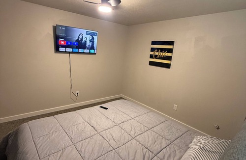 Toledo House | Delightful 5-bedroom house with AC for a relaxing stay