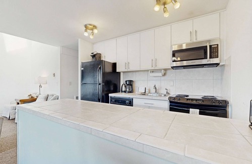 Historic Bayfront Condo | Delightful Harbor Perch Near Town with Shared pool & hot tub & Private Balcony