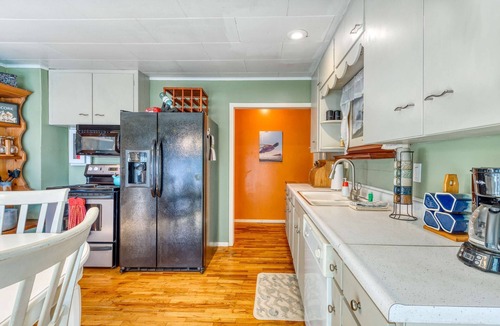 Barview House | Delightful home near the beach with private deck, firepit