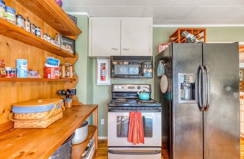 Barview House | Delightful home near the beach with private deck, firepit