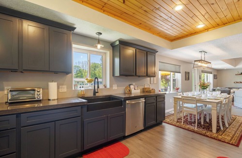 Coldwater House | Delightful Loon Lake Retreat