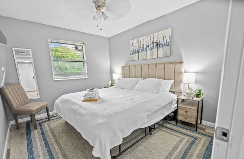 St. Charles Historic District Apartment | Delightful One-Bedroom Sanctuary Near Main Street