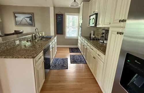 LaGrange House | Delightful Westpoint Lakehouse with AC in charming LaGrange
