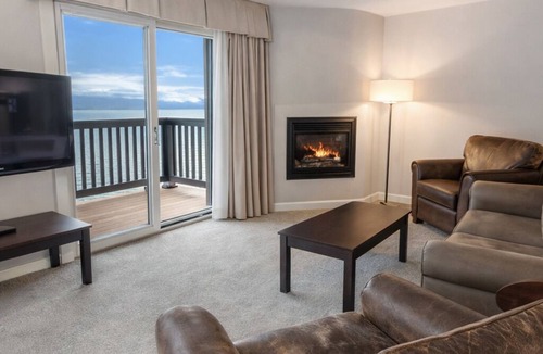 Rosario Hotel | Deluxe Waterfront King Living Room Ocean Views