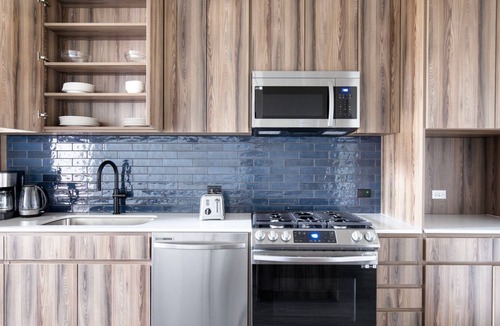 Near West Side Apartment | Deluxe West Loop 1BR w/Rooftop, Gym & Grills, nr Park, by Blueground