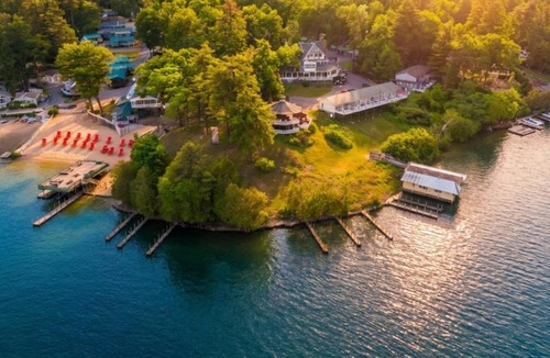 Lake George Hotel | Depe Dene Lakeside Resort