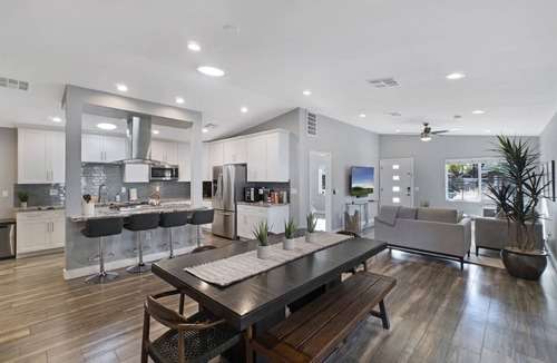 Camelback East Villa | Desert Escape | Poolside BBQs, Sunset Views & Spacious Comfort