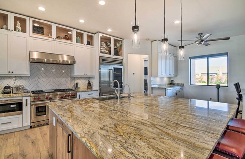 Anthem House | Desert Views, Fire Pit: Serene Phoenix Getaway