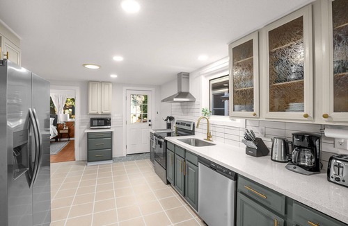 Richmond House | Designer 3BD Hawthorne Home