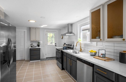 Richmond House | Designer 3BD Hawthorne Home