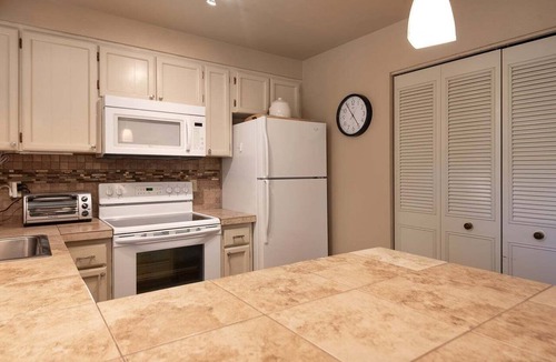 Sisters Condo | Desperado - Updated Sisters Condo with Pool, Hot Tub & Fireplace