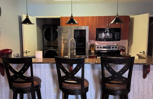 National Gardens Condo | Destination Daytona Condo, Sleeps 6 Super Convenient Ormond Beach Location