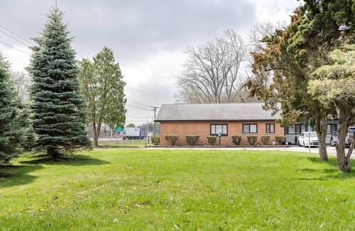 Riverview Apartment | Detroit 2Bd Family Home | Lake Erie Metropark