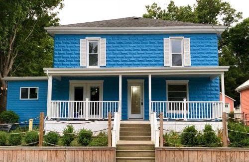 Manitou Beach-Devils Lake Hotel | Devil's Lake Inn and Devil's Lake Inn Too