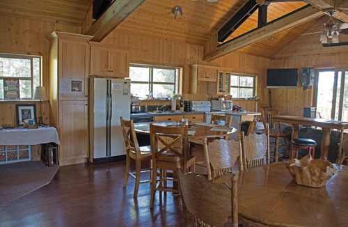 La Pine Cabin | DiamondStone Guest Lodges