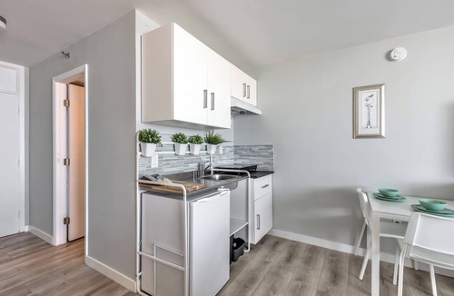 Seabreeze Historic District Apartment | Direct Oceanfront Condo - Amazing View and Soothing Breeze
