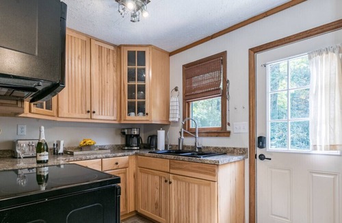 Lake Toxaway Cabin | Discover Adventure and Comfort at Rainbow Falls Cabin