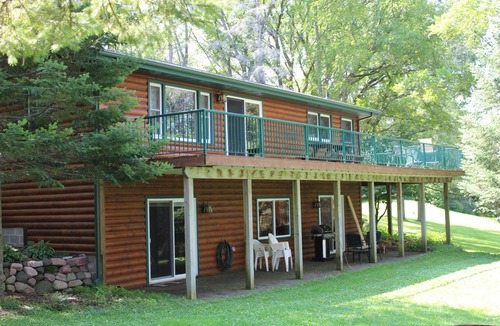 Mikana Cabin | Discover Lone Pine: The Perfect Space for Families