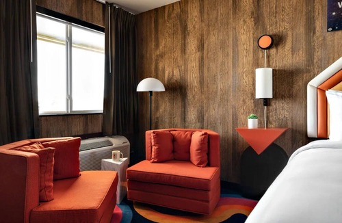 Flagstaff Hotel | Discover Northern Arizona from a Modern Room w/Outdoor Pool Access + Parking