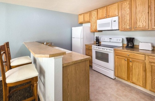 Adelma Beach Resort | Discovery Bay | Nature Coast Getaway | Pool + Hot Tub | 2BR