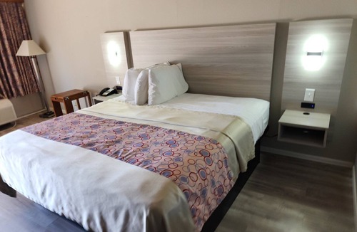 Lafayette Hotel | Discovery Inn