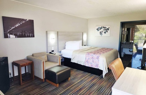 Lafayette Hotel | Discovery Inn
