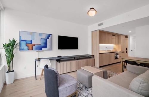 Downtown Miami Apartment | District 225