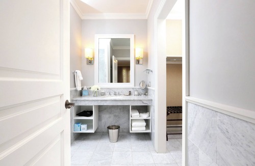 Rochester Hotel | Dive into the Heart of Rochester: 2 Elegant Rooms Near Boutiques & Eateries