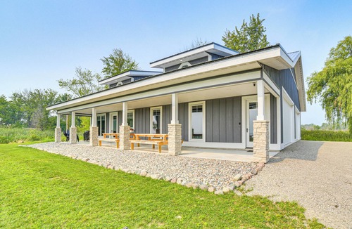 Oconto Cottage | Dock & Panoramic Bay Views: Oconto Retreat!